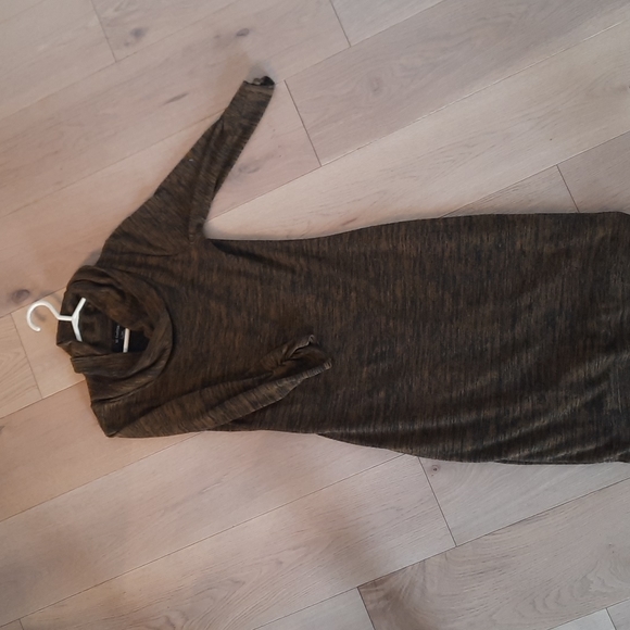 LE CHATEAU Knit Dress - Picture 4 of 5